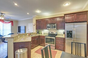 Walk to Beach & Seawall: Condo in Galveston!