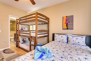 Walk to Beach & Seawall: Condo in Galveston!