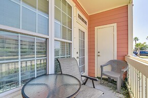 Walk to Beach & Seawall: Condo in Galveston!