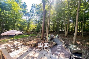 4 Mi to Tobyhanna State Park: Home w/ Fire Pit