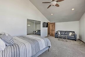 Mountain-view House < 2 Mi to Granby Ranch!