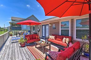 Galveston Vacation Rental w/ Deck: Steps to Beach!