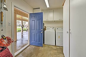 Steps to Beach: Home w/ Deck in Galveston!