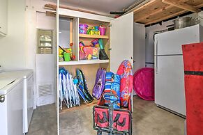 Steps to Beach: Home w/ Deck in Galveston!