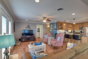 Steps to Beach: Home w/ Deck in Galveston!