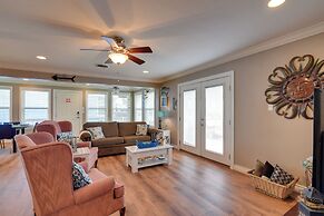 Steps to Beach: Home w/ Deck in Galveston!