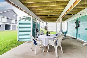 Steps to Beach: Home w/ Deck in Galveston!