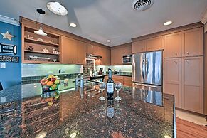 Steps to Beach: Home w/ Deck in Galveston!