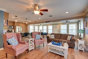 Steps to Beach: Home w/ Deck in Galveston!