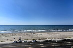 Bright Galveston Condo w/ Ocean View & Balcony!