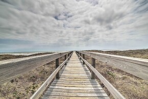 Oceanfront Port Aransas Condo w/ Pool: No Pet Fee