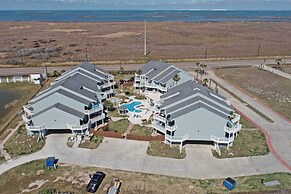Oceanfront Port Aransas Condo w/ Pool: No Pet Fee