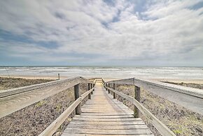 Oceanfront Port Aransas Condo w/ Pool: No Pet Fee