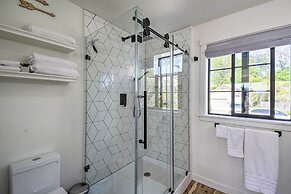 'ruston Retreat' - Mod Home w/ Rooftop Deck!