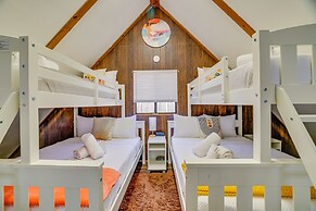 Hot Tub & Resort Amenities: Pocono Lake Retreat!