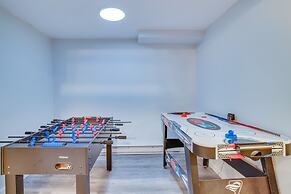 Hot Tub & Resort Amenities: Pocono Lake Retreat!