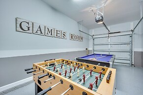 Chic Villa w/ Resort Perks ~ 10 Mi to Disney!