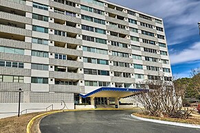 Views & Pool Access: Quaint Condo in Hot Springs!