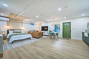 Luxe Brandon Oasis w/ Private Pool & Hot Tub!