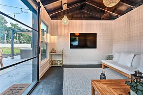 Luxe Brandon Oasis w/ Private Pool & Hot Tub!