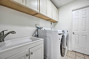 Luxe Brandon Oasis w/ Private Pool & Hot Tub!