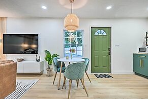 Luxe Brandon Oasis w/ Private Pool & Hot Tub!