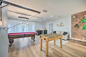 Luxe Brandon Oasis w/ Private Pool & Hot Tub!