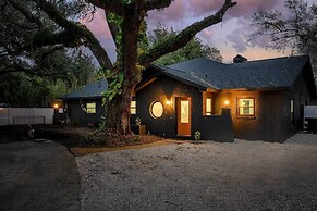 Luxe Brandon Oasis w/ Private Pool & Hot Tub!