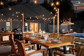 Luxe Brandon Oasis w/ Private Pool & Hot Tub!