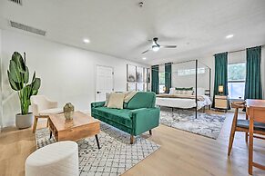 Luxe Brandon Oasis w/ Private Pool & Hot Tub!