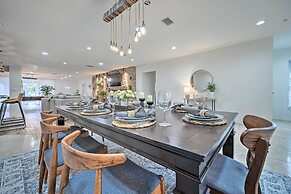 Luxe Brandon Oasis w/ Private Pool & Hot Tub!