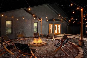 Luxe Brandon Oasis w/ Private Pool & Hot Tub!