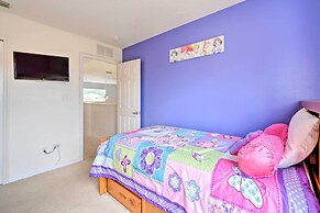 Dog-friendly Kissimmee Home w/ Lanai + Pool!