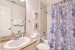 Dog-friendly Kissimmee Home w/ Lanai + Pool!