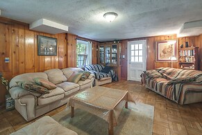 Bethesda Apartment + Yard ~ 9 Mi to D.C