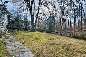 Bethesda Apartment + Yard ~ 9 Mi to D.C