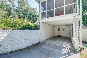 Bethesda Apartment + Yard ~ 9 Mi to D.C