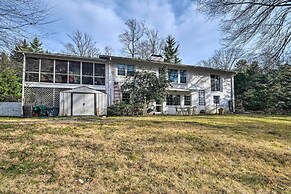 Bethesda Apartment + Yard ~ 9 Mi to D.C