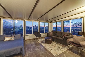 Cincinnati Home, Patio w/ Downtown Views!