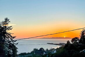 Bay City Home w/ Gorgeous Bay Views From Deck