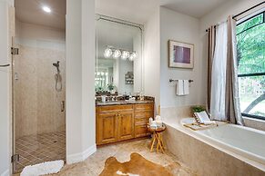 Luxury House With Private Acreage - Near Golfing!