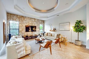 Luxury House With Private Acreage - Near Golfing!