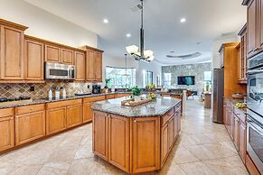 Luxury House With Private Acreage - Near Golfing!