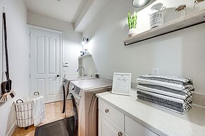 Luxury House With Private Acreage - Near Golfing!