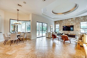 Luxury House With Private Acreage - Near Golfing!