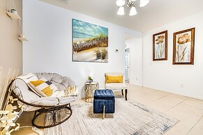 Central Family Home w/ Lanai < 10 Mi to Disney!