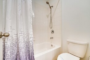 Central Family Home w/ Lanai < 10 Mi to Disney!