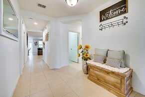 Central Family Home w/ Lanai < 10 Mi to Disney!