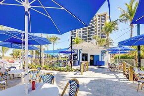 Sunny Ocean Village Beach Condo: Community Pool