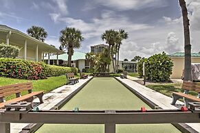 Sunny Ocean Village Beach Condo: Community Pool